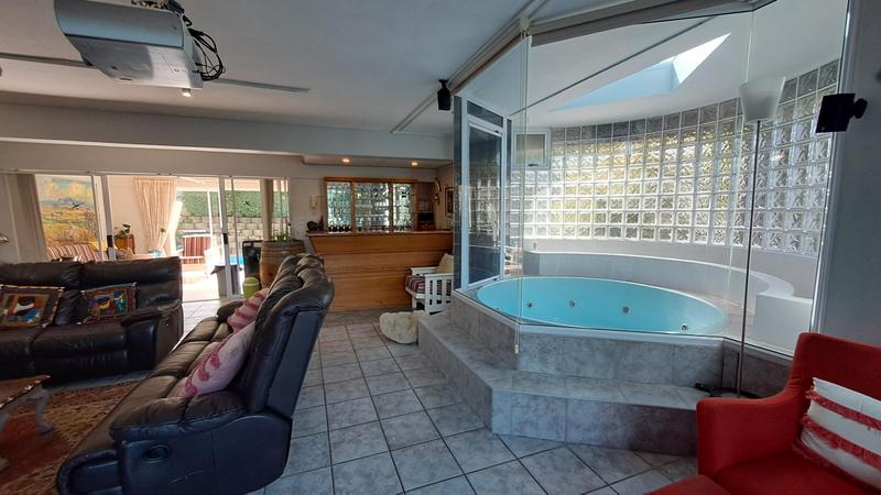 5 Bedroom Property for Sale in Stilbaai Wes Western Cape